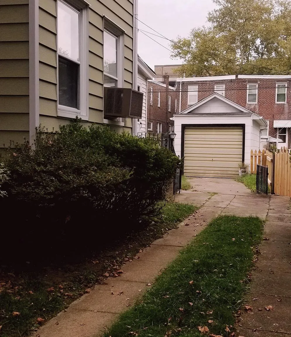 3 bed, 1.5 bath, 1476 sqft, $2,200 — Photo 2