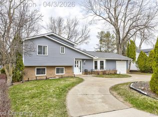 193 Linhart St, Novi, MI 48377