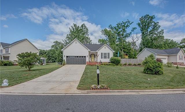 1st image of 925 Brooklee Dr