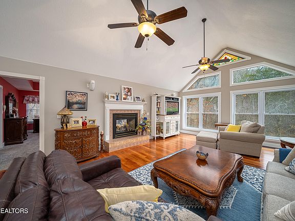 3rd image of 103 Brookview Dr