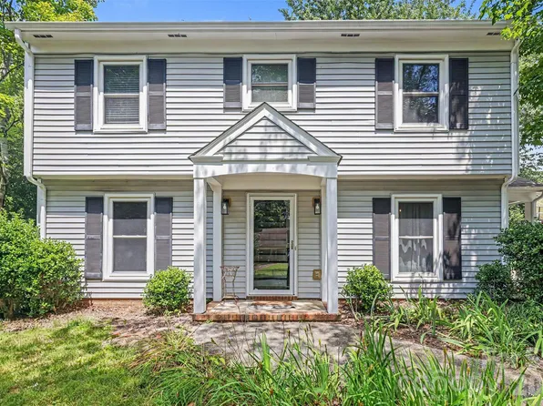 320 Sunnywood Ln, Charlotte, NC 28270