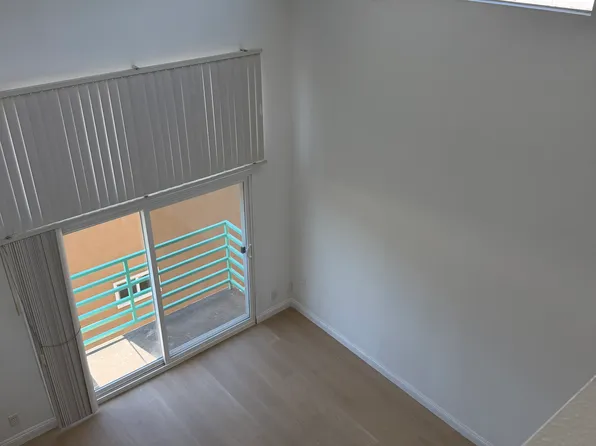 2550 S Barrington Ave #204, Los Angeles, CA 90064