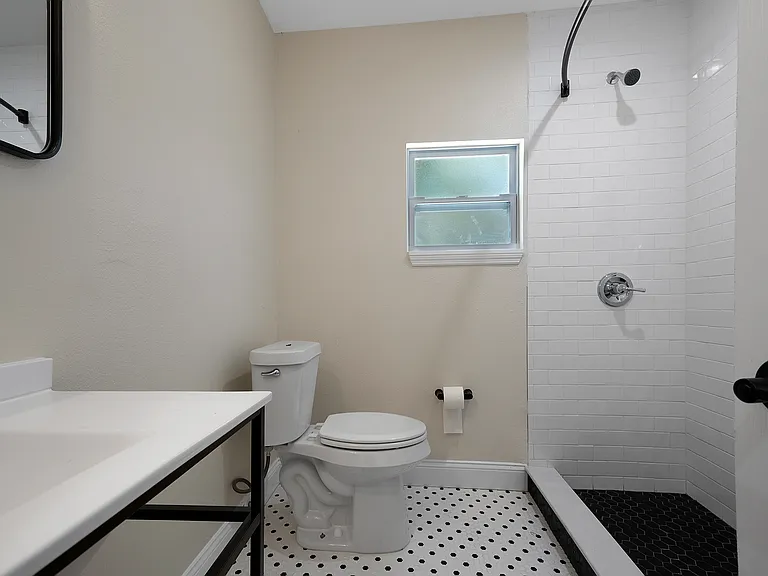 2509 W North B St — Photo 5