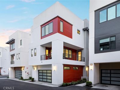 22 Transport, Tustin, CA, 92782