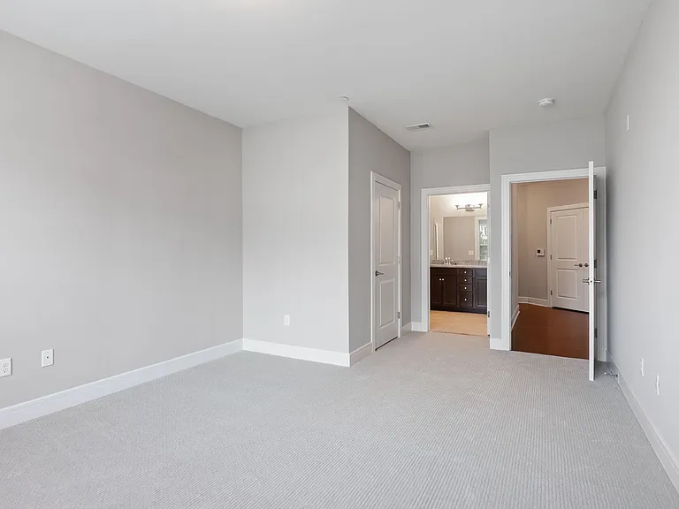 Essex Chase Apartments — Photo 30
