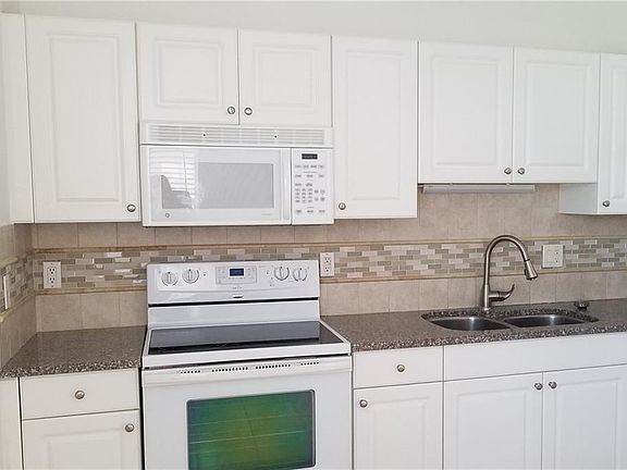 5th image of 4770 49th Ave