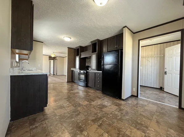 33026 Farmbrook, New Haven, MI 48048