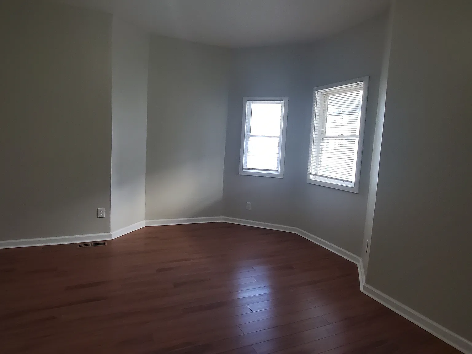 86 Sanford Ave — Photo 2