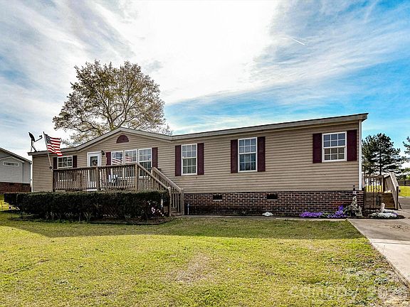 3rd image of 1565 Foxbrook Cir
