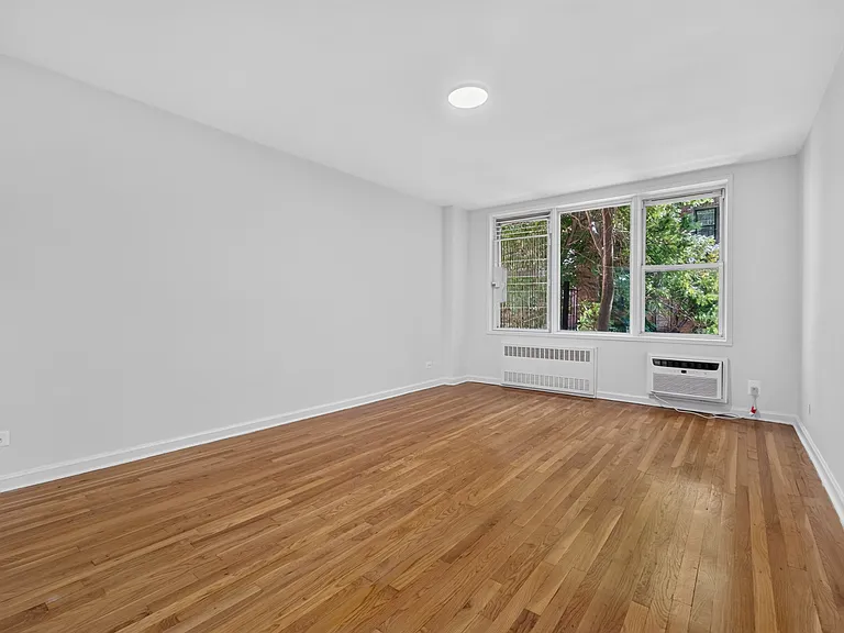 150 E 30th St #3B — Photo 1