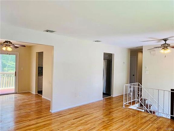 5th image of 23 Woodland Ave