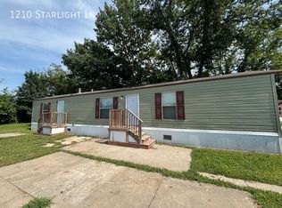 1210 NW Starlight Ln, Topeka, KS 66608