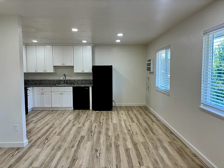 1629 Holly Dr #18 — Photo 2
