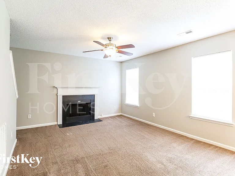 906 Grassy Patch Ln — Photo 3