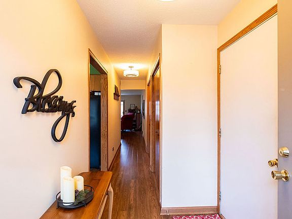 3rd image of 802 Eagle Creek Rd