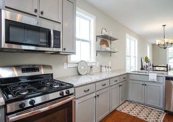 3 bed, 2.5 bath, 1711 sqft, $1,900 — Photo 3