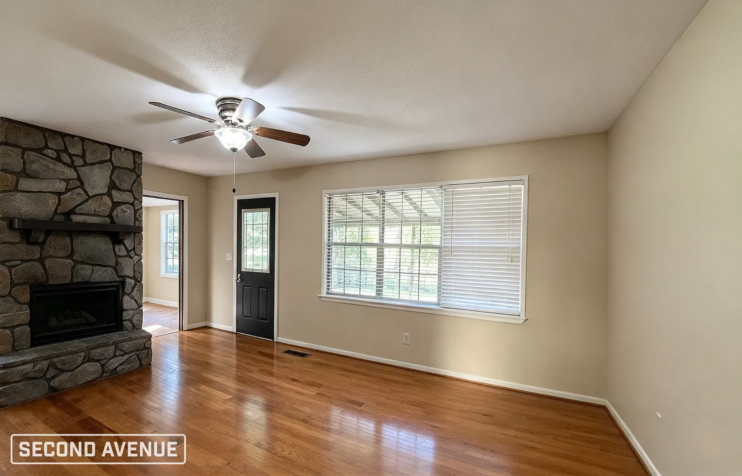 3 bed, 2.0 bath, 1877 sqft, $1,248 — Photo 3