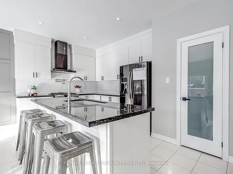 953 Barton Way — Photo 13