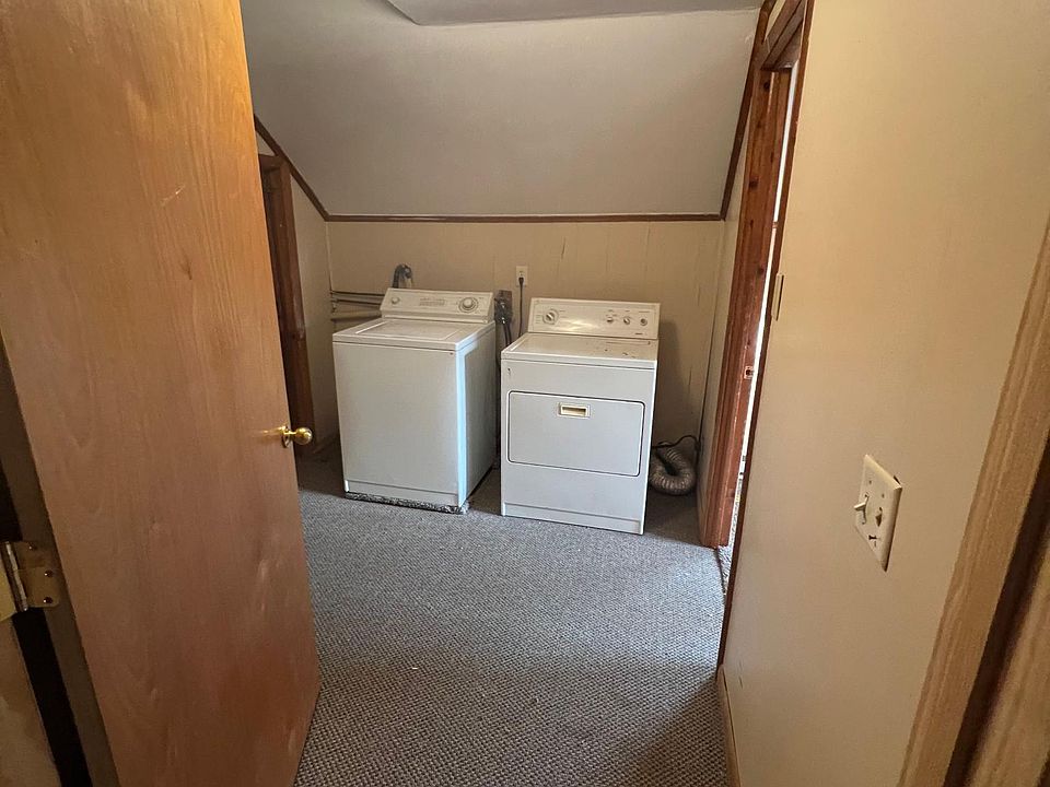 Launrdy from back entrance hallway