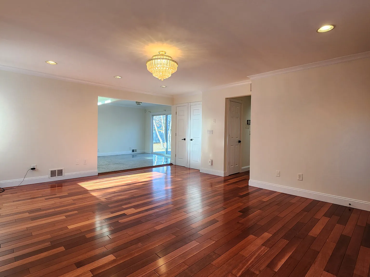 1029 Merriam Rd — Photo 3