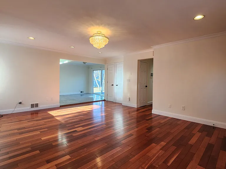 1029 Merriam Rd — Photo 3