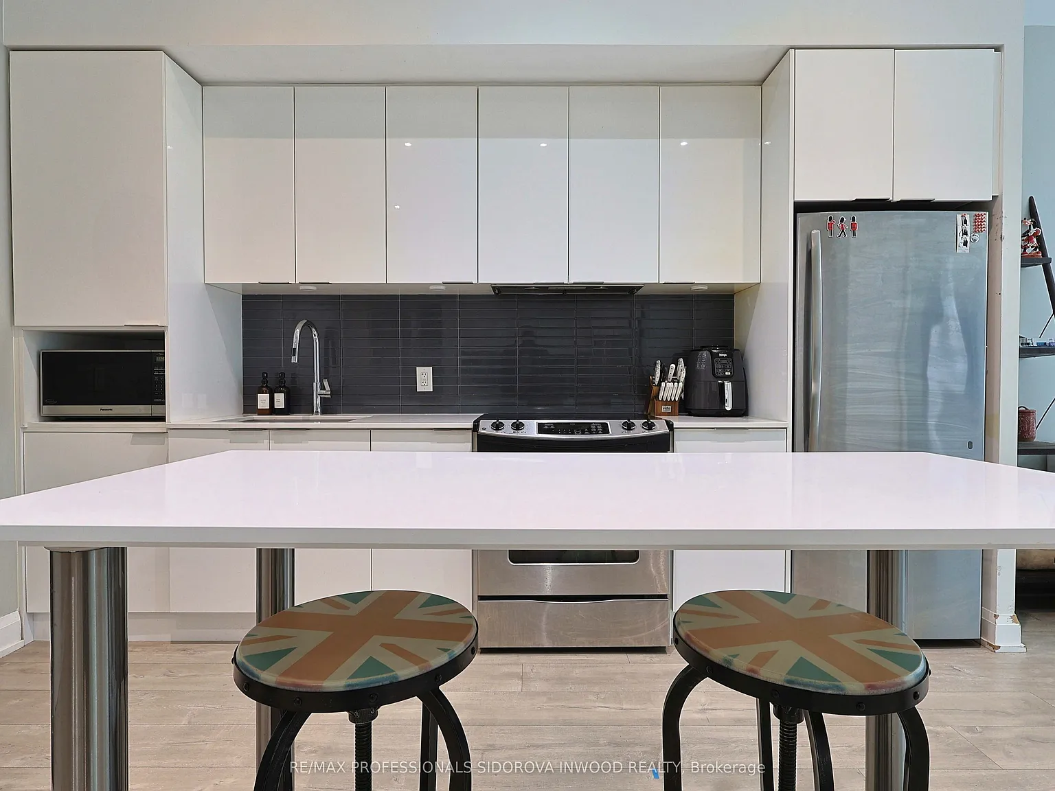 110 Marine Parade Dr — Photo 3
