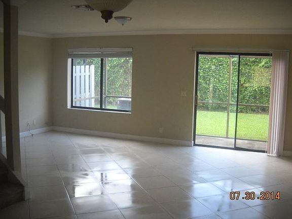 4th image of 1402 Maplewood Drive #1402
