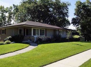 1014 Mac Arthur Dr, Beaver Dam, WI 53916