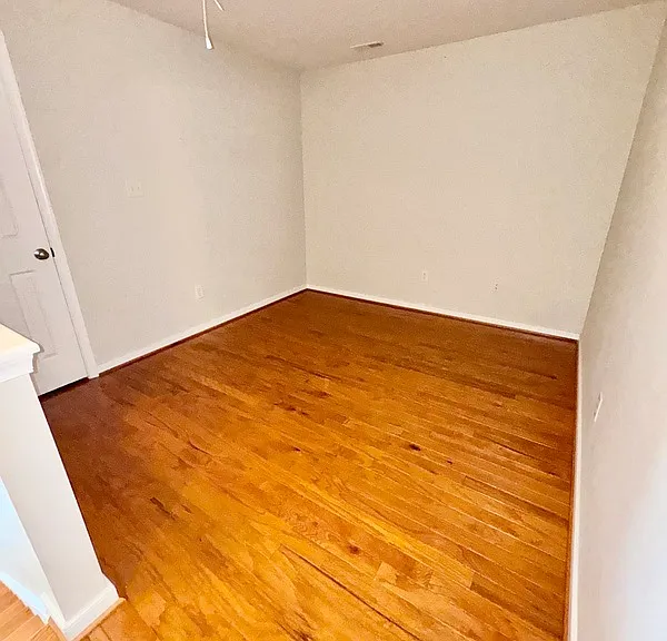 2409 Silver Lake Ter — Photo 14
