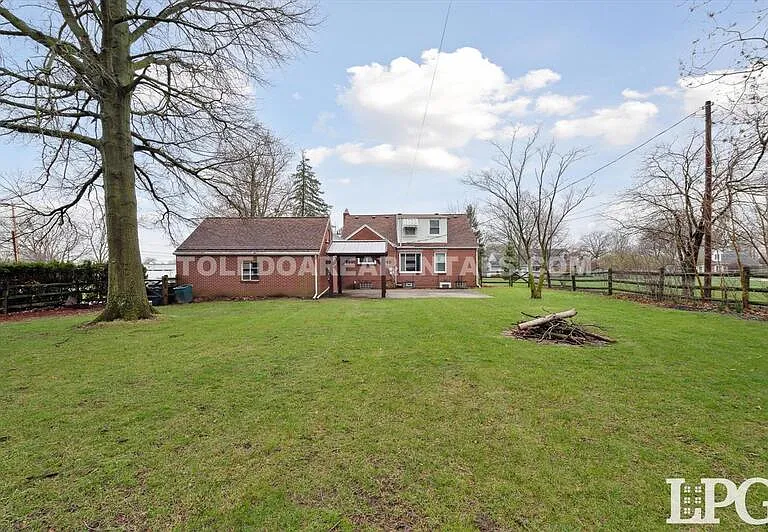 391 Perry Dr — Photo 43