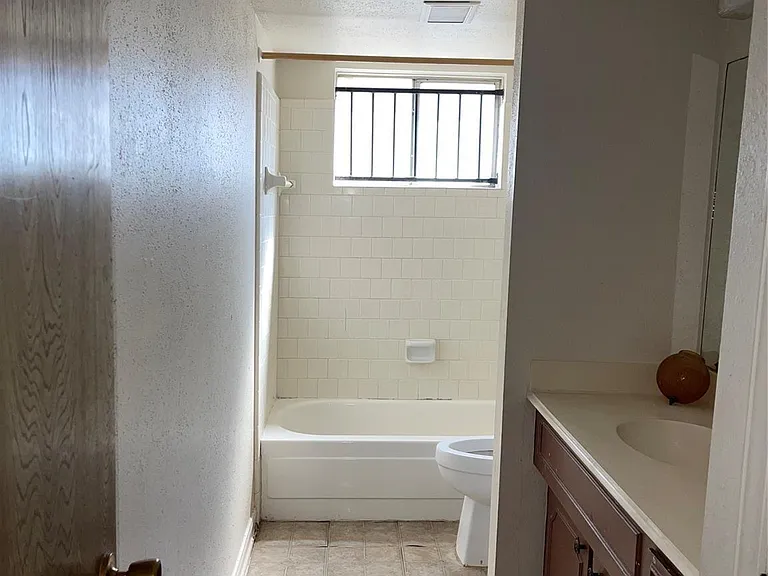 2215 Winter Bay Ln — Photo 10