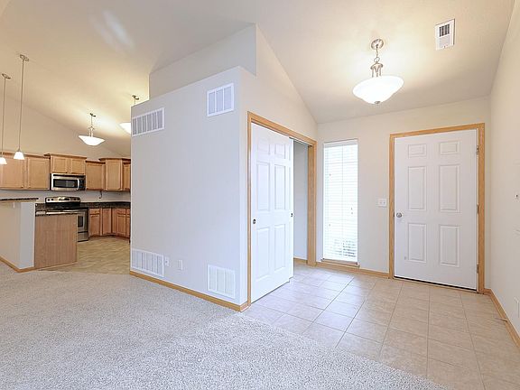 3rd image of 673 Carlton Dr
