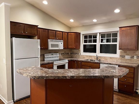 5th image of 619 W Melrose Dr