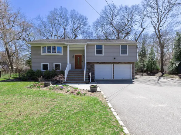 24 Oak Street, Saint James, NY 11780