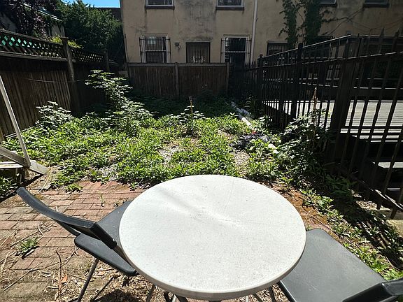 5th image of 319 S 12th St APT 1R