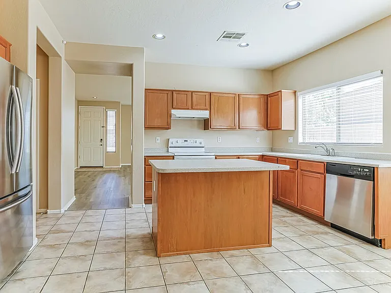2081 E Runaway Bay Pl — Photo 5