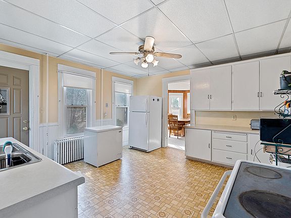 5th image of 726-728 W Grand Ave