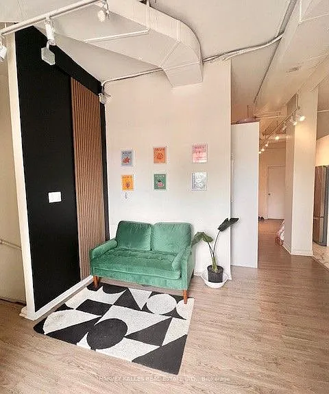 605 Bloor St W #1 — Photo 13