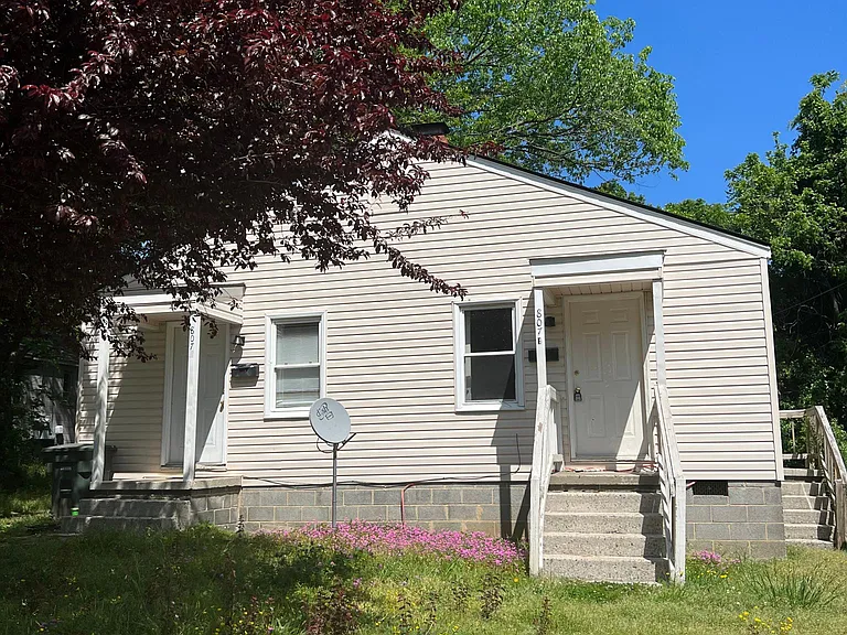 807 Macon St #B — Photo 2