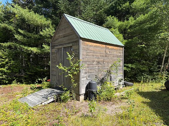 4th image of 30 Tucker Lane