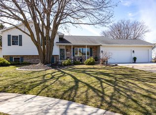 2435 Kaitlynn Ct, Oshkosh, WI