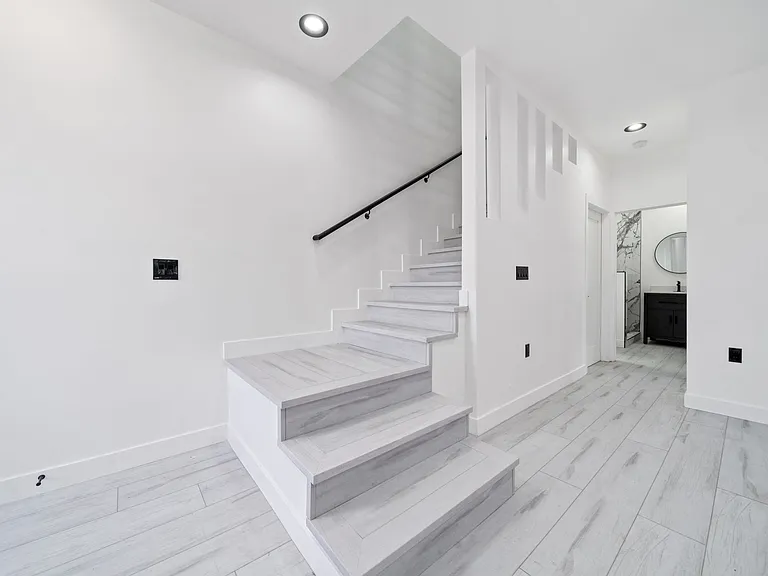 16602 Superior St — Photo 12