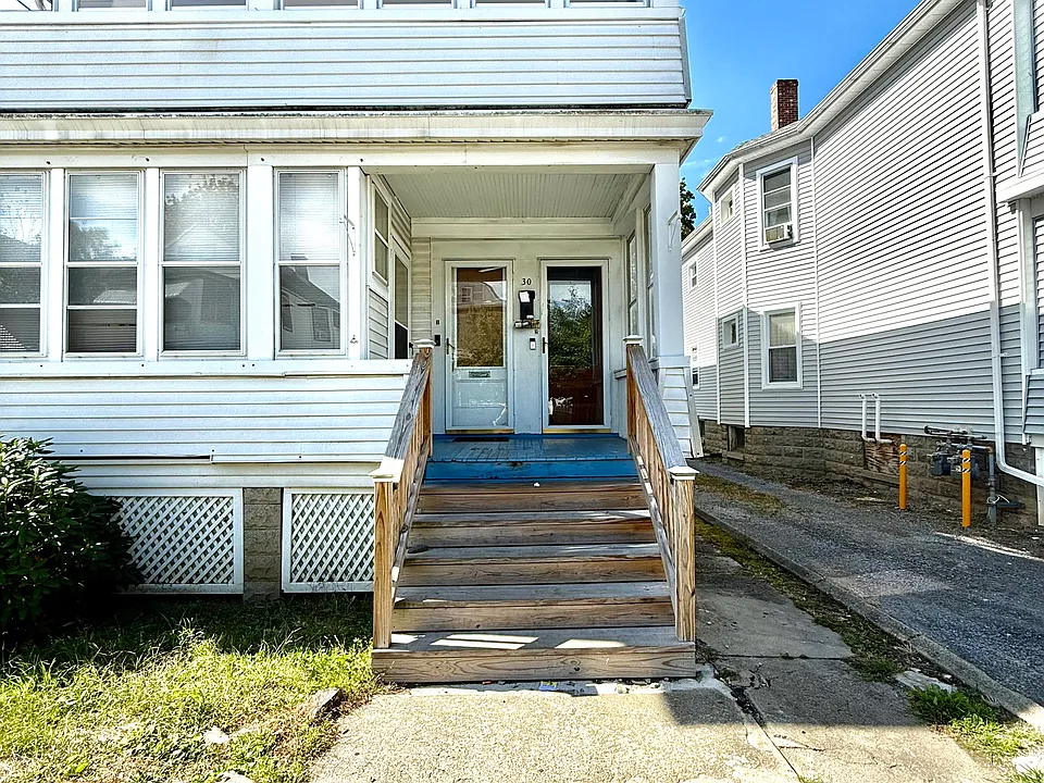 30 Manitou Ave #2