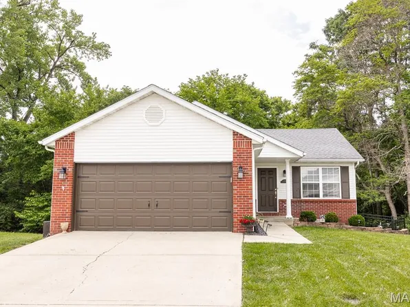 102 Bayridge Ct, Glen Carbon, IL 62034