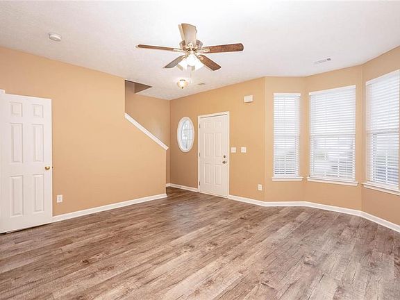 4th image of 102 Timber Ridge Dr