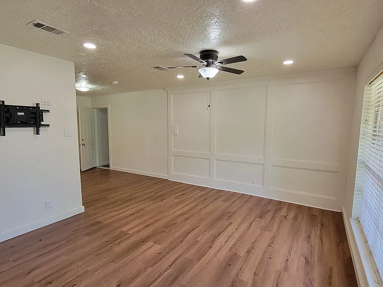 2100 Hill Top Ct #1 — Photo 16