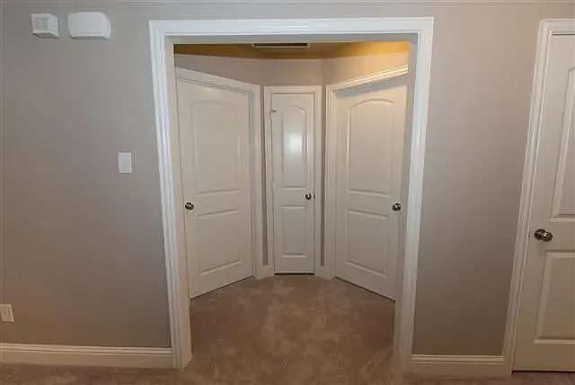2572 Jackson Dr — Photo 5