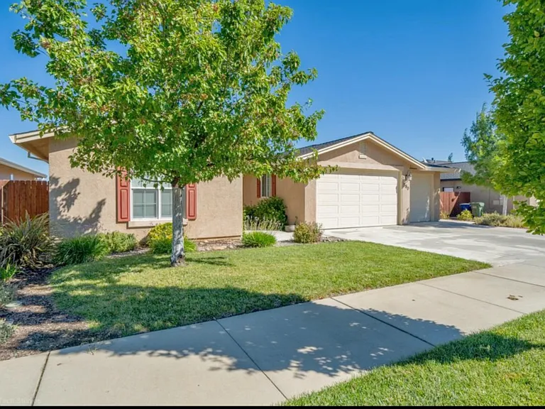 580 Grants Pass Pl — Photo 2