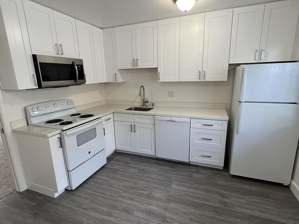 1st image of 458 Lincoln Cir #4