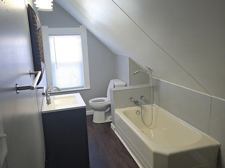 441 E Hudson St — Photo 5